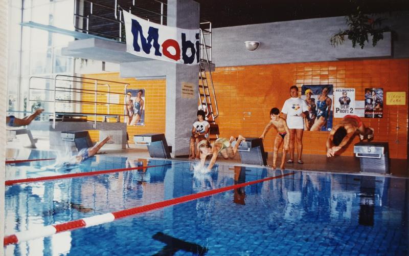 1986: Erstes 24-Stunden-Schwimmen: Die Veranstaltung startete am 13.09.1986 um 14 Uhr und endete am 14.09.1986 um 14 Uhr. Bei dieser Veranstaltung absolvierte die längste Strecke Herr Roland Schätz mit 20000 Metern in 9 Stunden. Sigrid Päsler legte 9000 Meter im Wasser zurück. Unter den Jugendlichen schwammen Silke Edel (9000 Meter) und Markus Dilger (11300 Meter) am Weitesten.