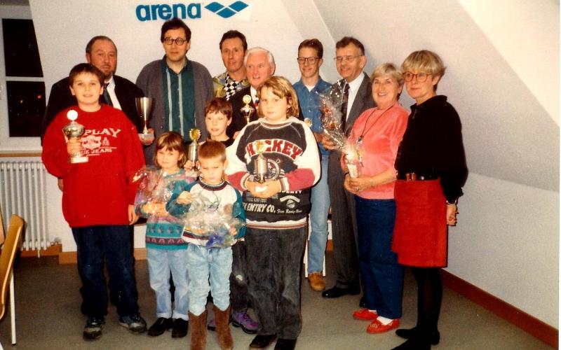 Siegerehrung: Bei der Veranstaltung 1993 schaffte Kurt Blädel aus Landau 40100 Meter. Insgesamt wurden beachtliche 1327900 Meter geschwommen
