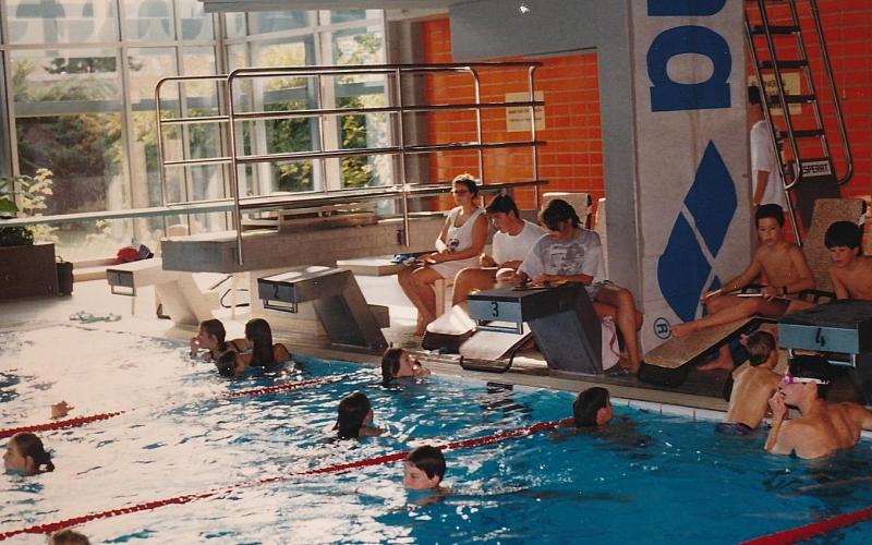 Beim neunten 24-Stunden-Schwimmen 1995 belief sich die Gesamtstrecke zwar nur noch auf 880,6 Kilometer, aber einzelne Schwimmer erzielten neue Streckenrekorde. So schwamm der 17jährige Jerome Boellinger 50 Kilometer. Björn Rapelius ging nach 43 Kilometern aus dem Wasser, seine Schwester Solveig nach 30 Kilometern. 