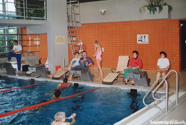 Das 24-Stunden-Schwimmen vom 23.09.1989 auf den 24.09.1989 wurde aufgrund der Zeitumstellung zum 25-Stunden-Schwimmen. In diesem Jahr gab es eine Rekordteilnahme von 445 Teilnehmern, die 1163 Kilometer zurücklegten.